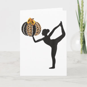 Cartão Pose de Yoga Halloween Estampa de Leopardo Floral