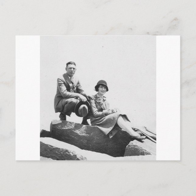 Cartão Postal 1920's Couple on Vacation (Frente)