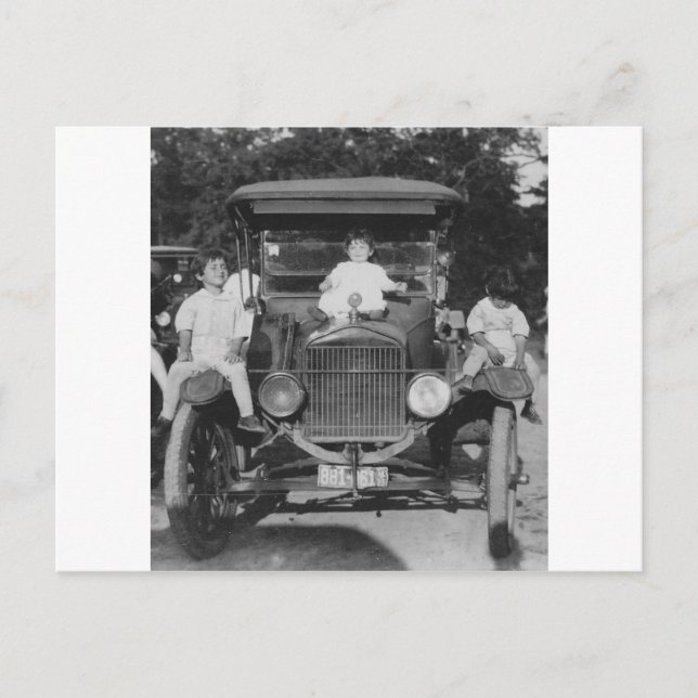 Cartão Postal 1920's Kids on Car (Frente)
