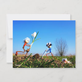 Cartão Postal 2 Fubby's die een bol krokus planten.