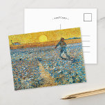 Cartão Postal A Bandeja | Vincent van Gogh<br><div class="desc">O Sower (1888), de Vincent van Gogh, é uma poderosa pintura Poste-impressionista que retrata um fazendeiro semeando sementes em um vasto campo sob um céu amarelo radiante. A trabalho de arte reflete a admiração de Van Gogh pelo trabalho rural e seu fascínio pelos ciclos da natureza. A paleta de cores...</div>