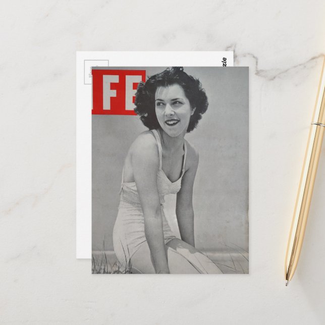 Cartão Postal A Beautiful Woman in 1939 on the beach (Frente/Verso In Situ)