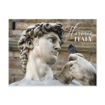 A estátua de David e um pombo