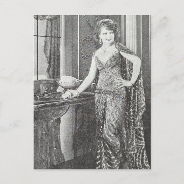 Cartão Postal A Gorgeous Woman in 1930 Black and White Postcard (Frente)