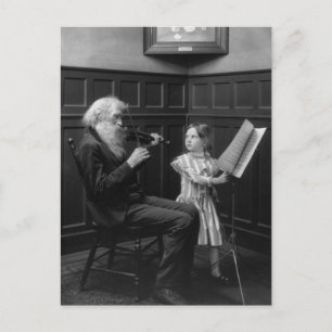 Cartão Postal A Page Turner, início dos anos 1900