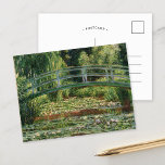 Cartão Postal A ponte de futebol japonesa | Claude Monet<br><div class="desc">A Ponte Japonesa e a Piscina da Água Lily pelo Impressionista Francês Claude Monet. A pintura de arte original é um óleo na canvas de um jardim com lírios de água sob a ponte japonesa. Use as ferramentas de design para adicionar texto personalizado ou personalizar a imagem.</div>