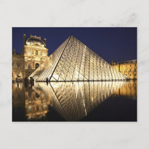 Cartão Postal A vista noturna da Pirâmide de vidro do Museu do