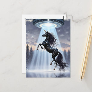 Cartão Postal Abdução por OVNI de um Lindo Unicórnio Preto