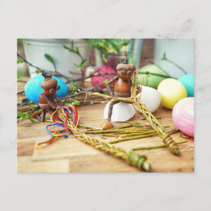 Cartão Postal Acorn elf com Páscoa de Páscoa