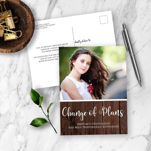 Cartão Postal Adiamento da Formatura em Madeira Rústica (Criador carregado)