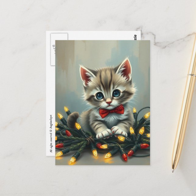 Cartão Postal Adorable and Cute Christmas Kitten With Lights (Frente/Verso In Situ)