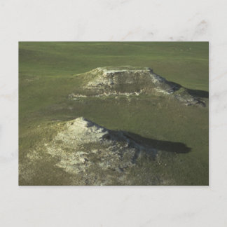 Cartão Postal agitar montes e planícies verdes do parque naciona