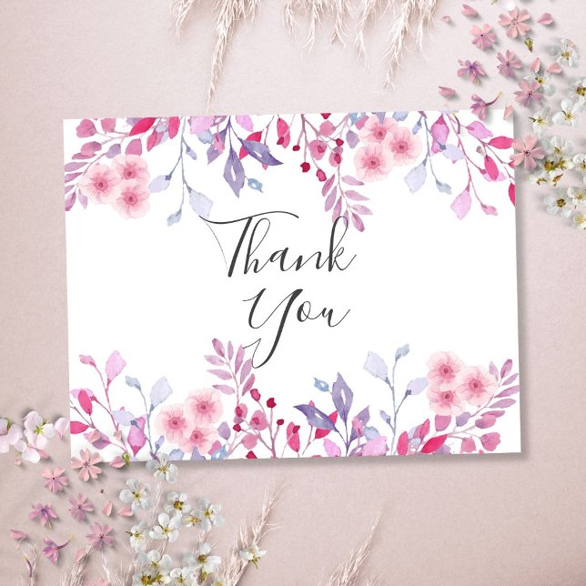 Cartão Postal Agradecimento de Letra Floral Lavanda Elegante (Elegant Lavender Floral Script Thank You Postcard)