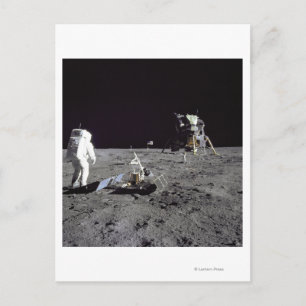 Cartão Postal Aldrin olha para trás na base de tranquilidade