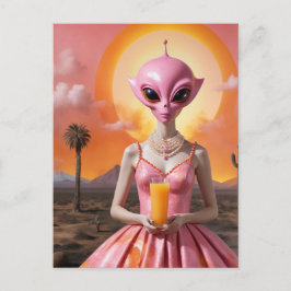 Cartão Postal Alienígena engraçada com suco laranja no deserto