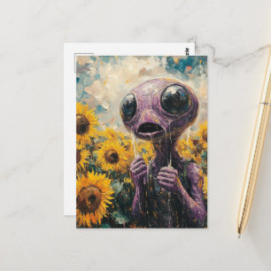 Cartão Postal Alienígena Roxo em um Campo de Girassóis