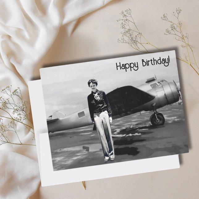 Cartão Postal Amelia Earhart Foto Preta e Branca, Aniversário da (Criador carregado)