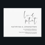 Cartão Postal Amor é Paciente, Casamento Minimalista Adiado<br><div class="desc">Este é o moderno minimalismo,  em preto,  convite à Festa de casamento Reprogramado (o amor é paciente) postal. É a maneira perfeita e elegante de fazer o anúncio de reagendamento para seus amigos e família.</div>