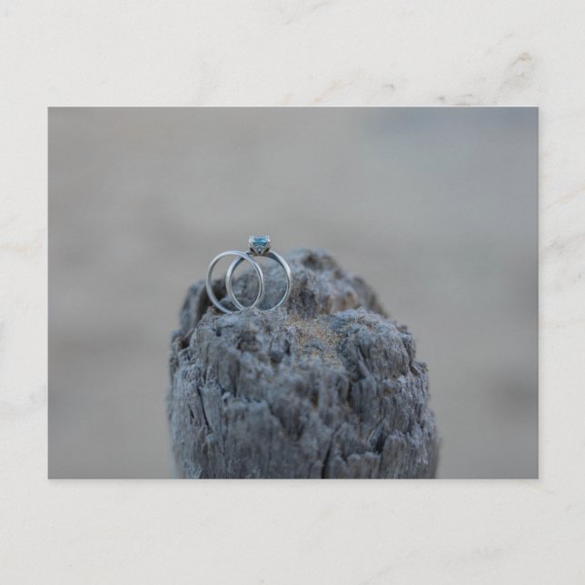 Cartão Postal Anéis de casamento na praia (Frente)