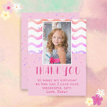 Cartão Postal Aniversário das Estrelas Rosa Coloridas Obrigado F<br><div class="desc">Aniversário das Estrelas Rosa Coloridas Agradeço a vocês,  Crianças Cartões com fotos. Cartões de agradecimentos de aniversário rosa bonito para seus amigos e família. Carregue sua foto e personalize o cartão com seu nome e texto. O cartão tem estrelas e ondas coloridas. Excelente como cartões de agradecimentos para garotas.</div>