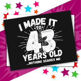 Cartão Postal Aniversário de 43 Anos Sarcástico Meme Engraçado