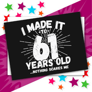 Cartão Postal Aniversário de 61 Anos Engraçado Sarcástico Meme
