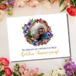Cartão Postal Aniversário do Ouro do Chá da placa de rádio Photo<br><div class="desc">Este design apresenta um quadro de foto de coroa e jato de impaciência. Use esta bonito design de flores para mostrar uma doce fotografia do casal feliz no seu aniversário de marcos! Adequado para qualquer aniversário, isso está disponível com um texto de cor de ouro para o 50º aniversário de...</div>