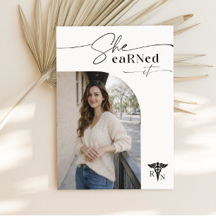 Cartão Postal Anúncio de Graduação com Arco de Foto de Graduado
