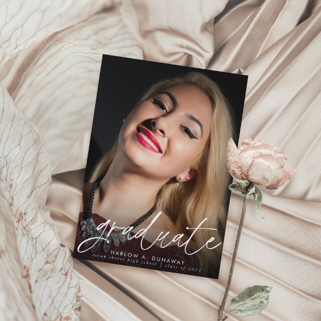 Cartão Postal Anúncio de Graduação de Foto do Script Trendy (Criador carregado)