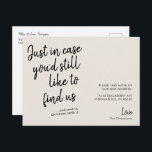 Cartão Postal Anúncio de mudança simples moderno e engraçado<br><div class="desc">Um design de anúncio de mudança simples e moderno em preto e branco com uma citação engraçada que diz "Caso você ainda queira nos encontrar" e você pode personalizar o resto da mensagem "e nos enviar cartões de Natal", adicione seu novo endereço, assinatura e uma mensagem curta no verso. Se...</div>