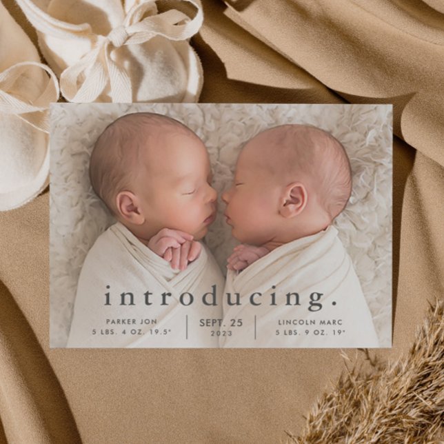 Cartão Postal Anúncio de Nascimento de Gêmeos com Foto Simples M (Simple typography twins baby birth announcement postcard.)