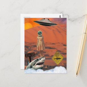 Cartão Postal Astronauta Tubarão Deserto UFO Colagem Surrealista