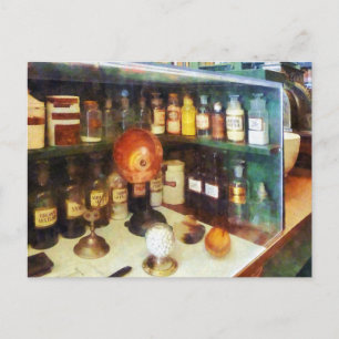Cartão Postal Atrás do balcão da Drugstore