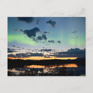 Cartão Postal Aurora borealis do Verão sobre o lago Laberge, Yuk