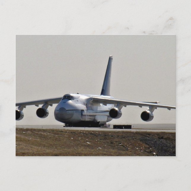 Cartão Postal avião de cargoleiros no aeroporto (Frente)