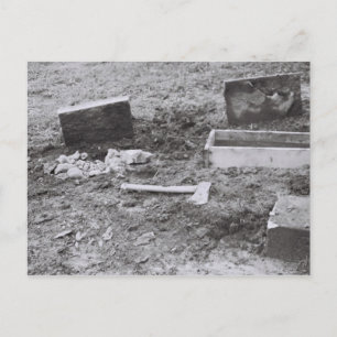 Cartão Postal Axe to Grind