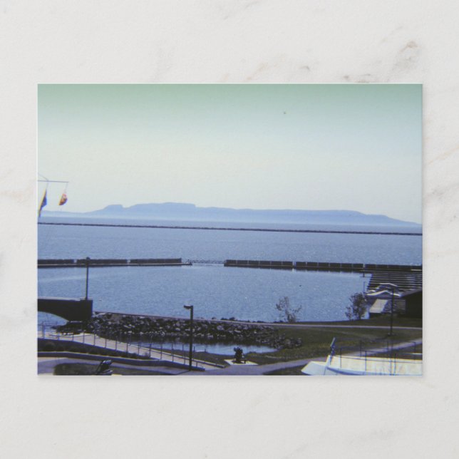 Cartão Postal Baía de Trovão Gigante Dormindo no Canadá (Frente)