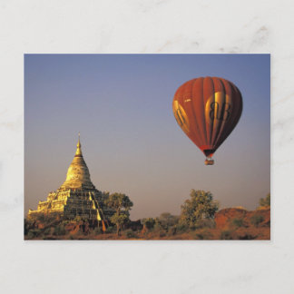 Cartão Postal Balão de ar quente e Templo de Shwesandaw, Bagan