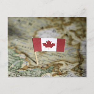 Cartão Postal Bandeira canadense no mapa