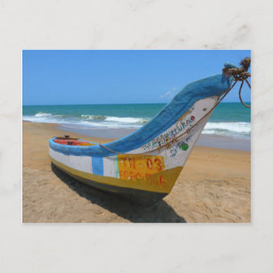 Cartão Postal Barco Colorido na Cena de Sandy Beach Ocean