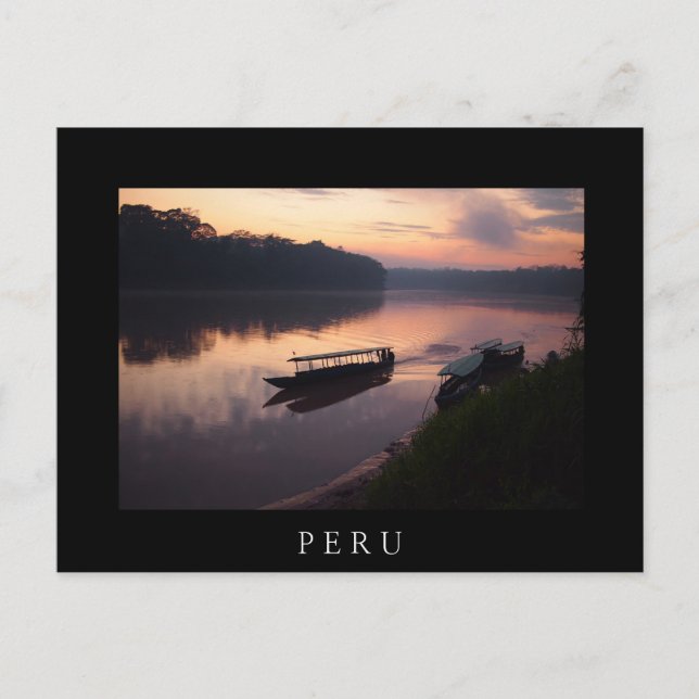 Cartão Postal Barco no rio da Floresta Amazônica Cartaz Negro (Frente)