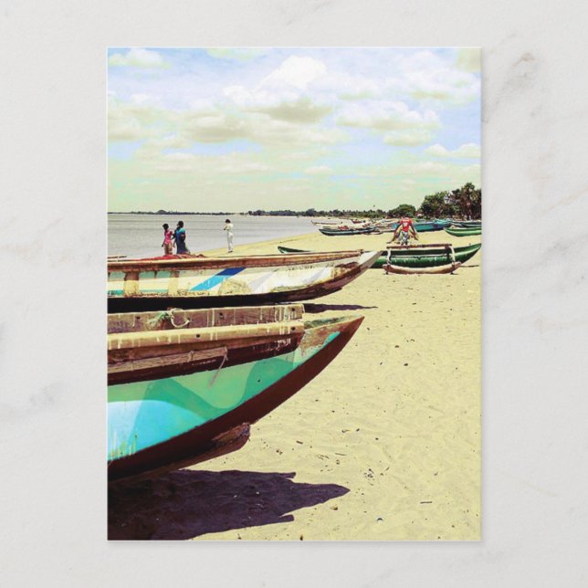 Cartão Postal Barcos em praia tropical (Frente)