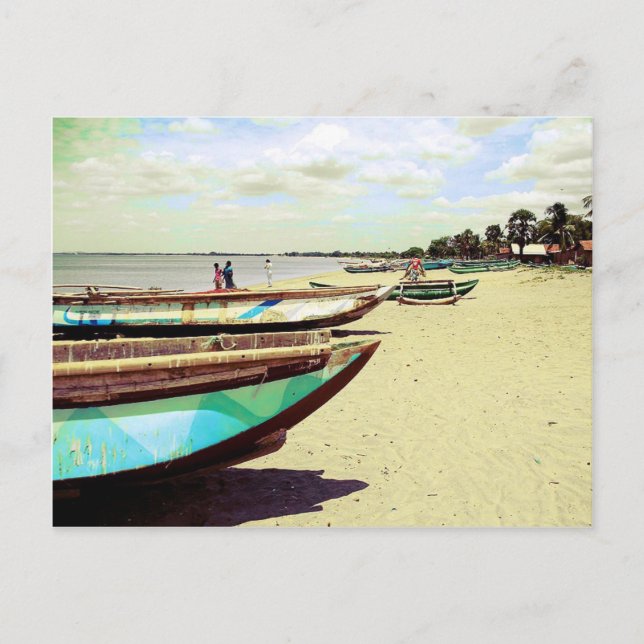 Cartão Postal Barcos em praia tropical (Frente)