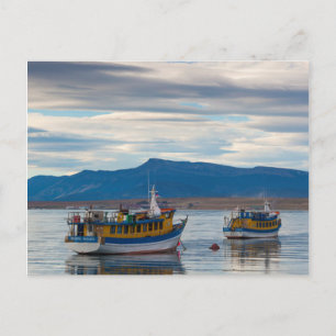 Cartão Postal Barcos turísticos na baía Seno Ultima Esperanza