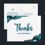 Cartão Postal Bat Mitzvah Ouro Turquesa Ágata Roteiro Obrigada<br><div class="desc">Certifique-se de que sua Bat Mitzvah favorita mostre sua gratidão a todos que apoiaram seu evento marcante! Envie este cartão postal de agradecimento personalizado, moderno e único. A caligrafia manuscrita em azul-turquesa e a tipografia sans serif em negrito se sobrepõem a um fundo branco simples e limpo com pedras de...</div>