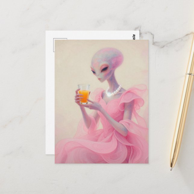 Cartão Postal Beautiful Alien Lady in Pink With Orange Juice (Frente/Verso In Situ)