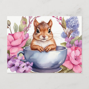 Cartão Postal Bebê Esquilo na Xícara de Chá com Flores