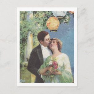 Cartão Postal Beijo casal sob o cartão-postal da Lanterna