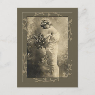 Cartão Postal Bela senhora vitoriana com flores cortadas