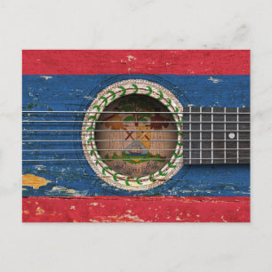Cartão Postal Belize Flag na antiga guitarra acústica
